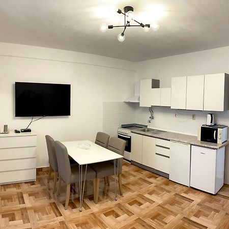 Apartments Derado Supetar Exterior photo