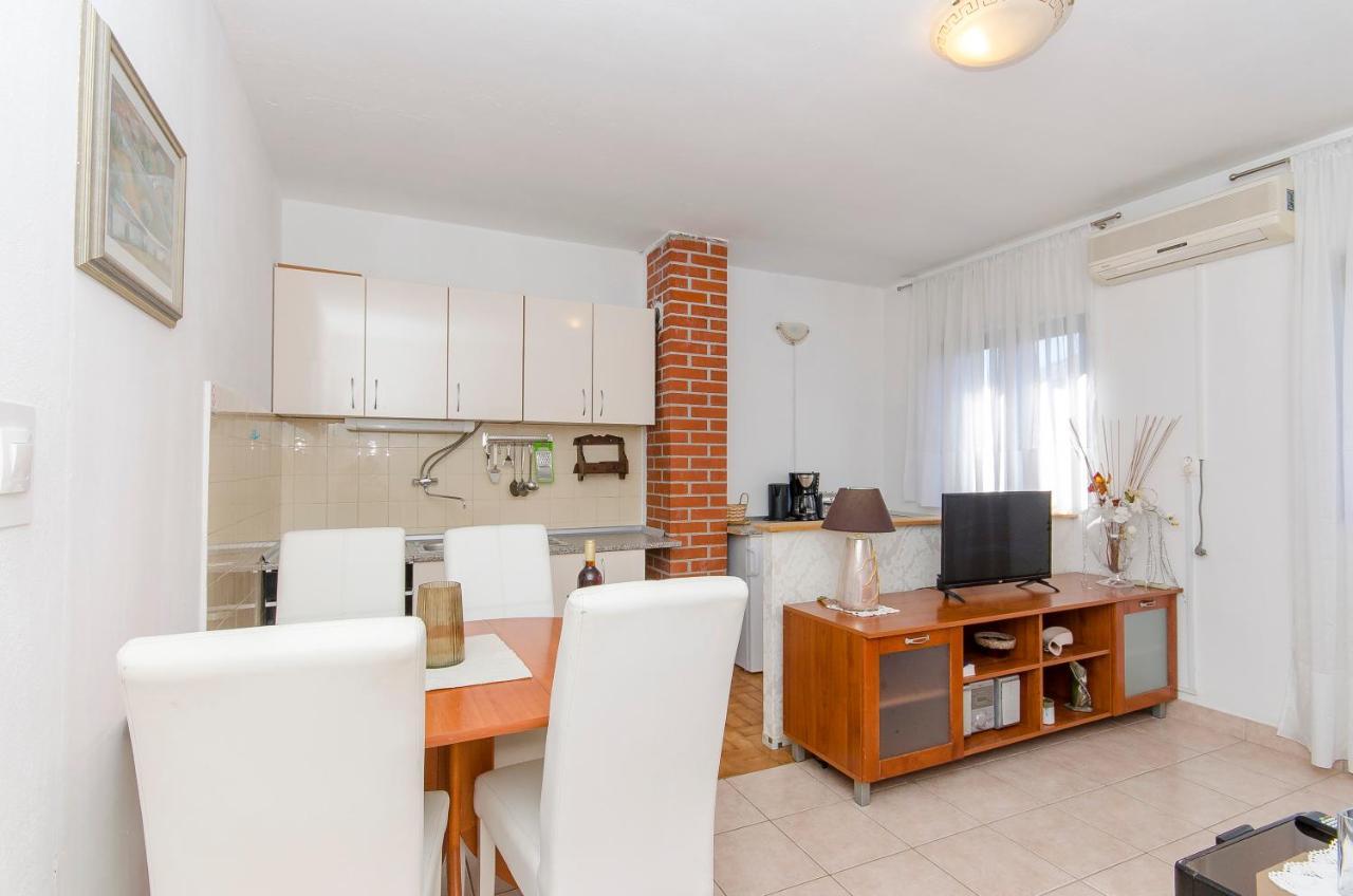Apartments Derado Supetar Exterior photo
