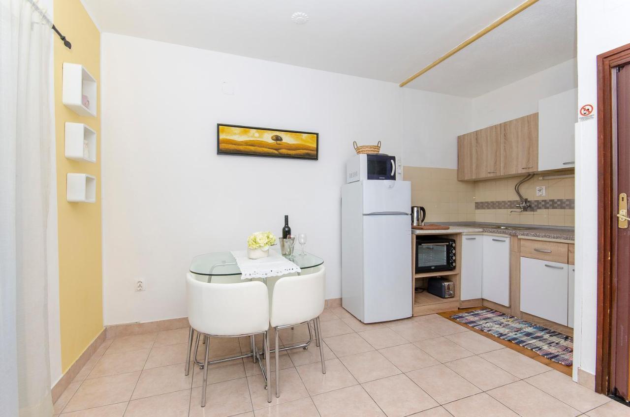 Apartments Derado Supetar Exterior photo