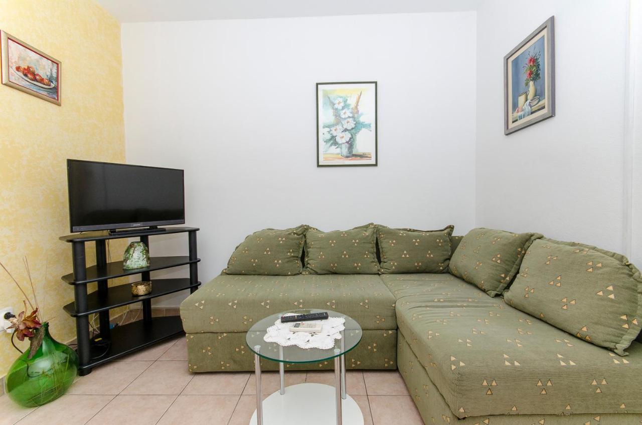Apartments Derado Supetar Exterior photo
